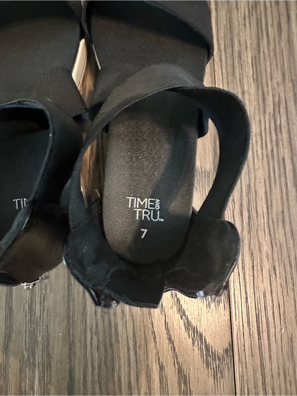 Time and Tru Black Crisscross Elastic Zip Back Sandals - Picture 4 of 4